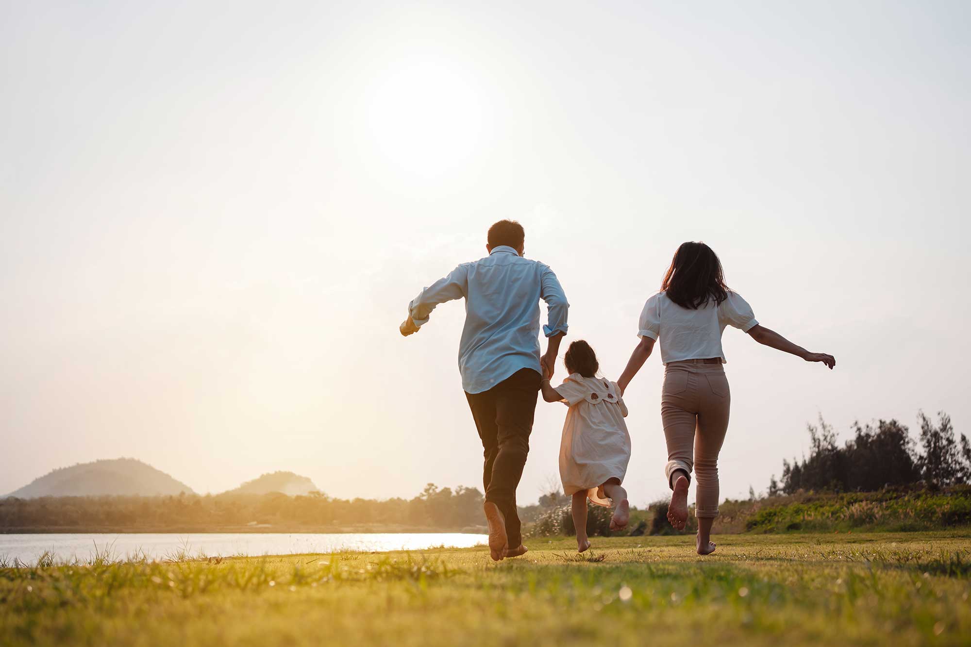 happy-family-in-the-park-sunset-light